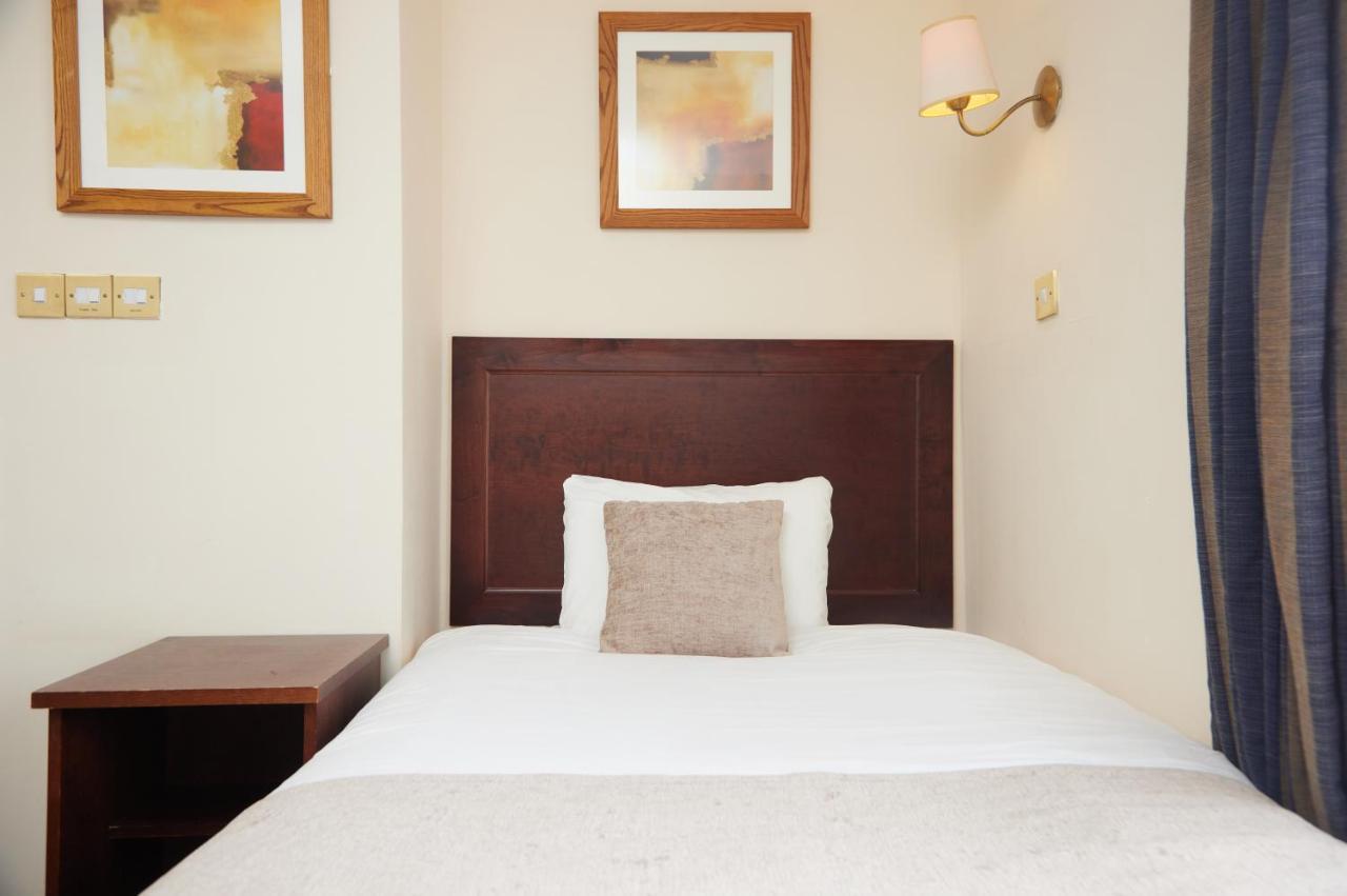 The Bell Hotel Woburn By Greene King Inns エクステリア 写真