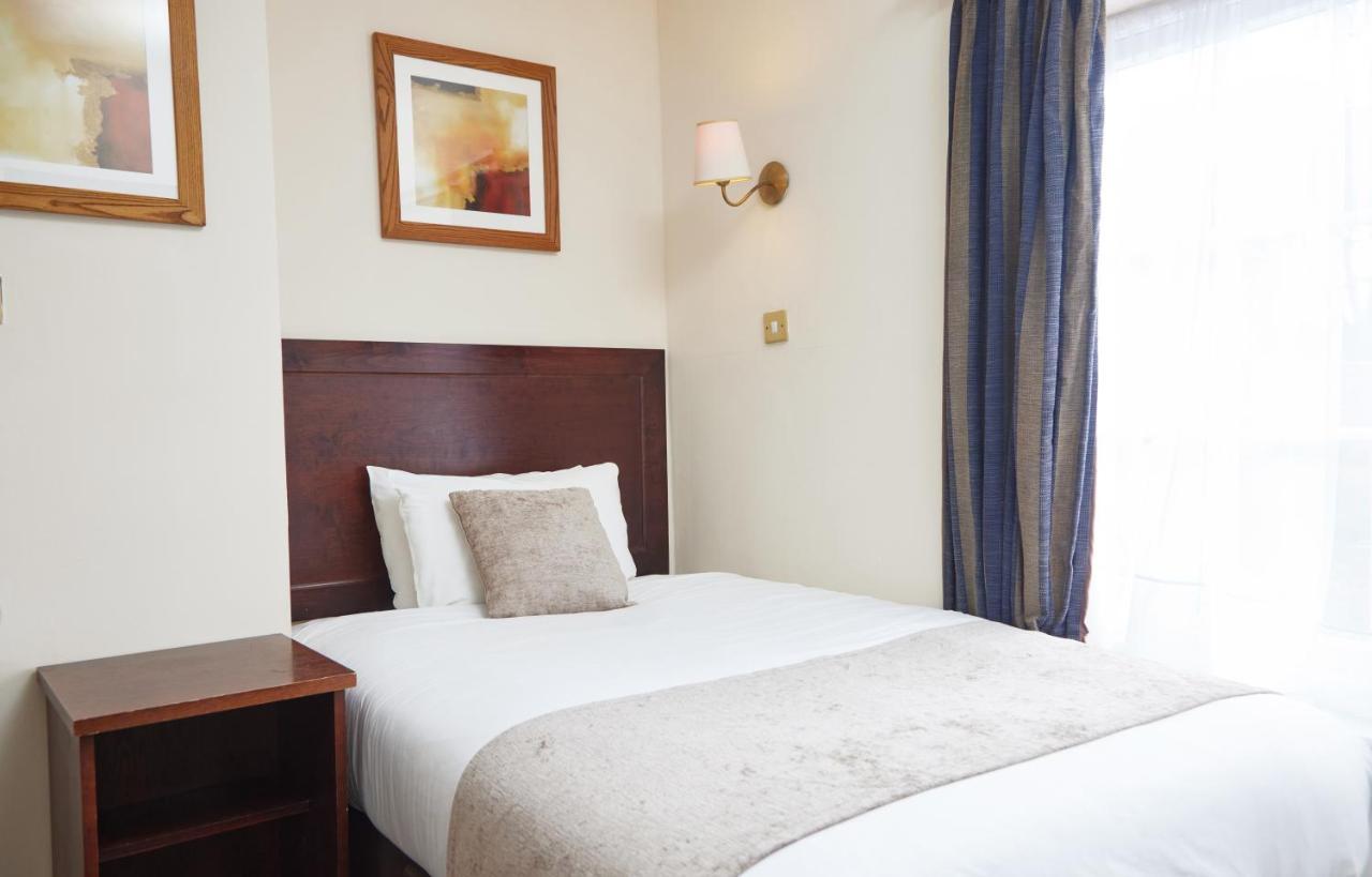 The Bell Hotel Woburn By Greene King Inns エクステリア 写真